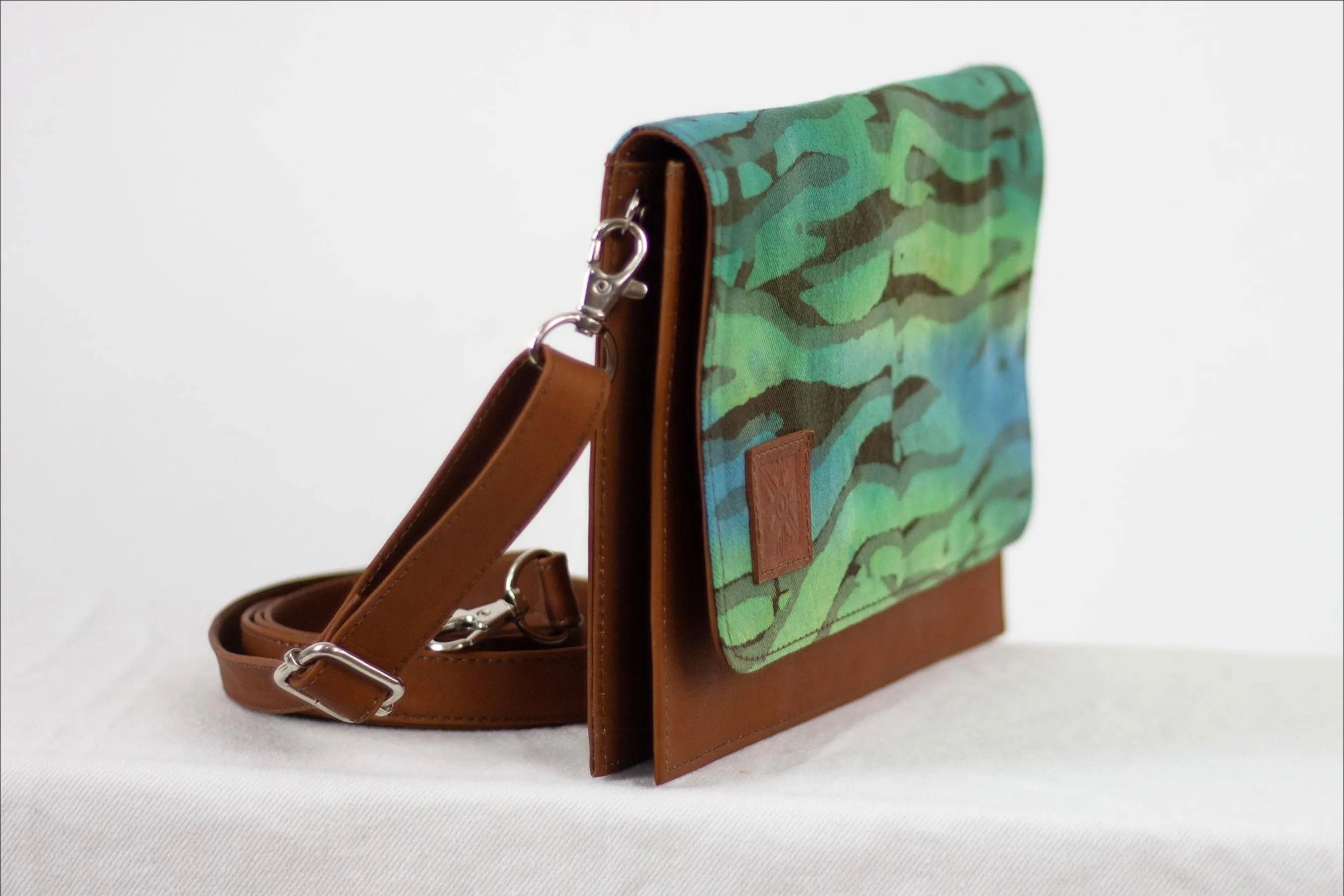 Clutch Purse - Cross Body - Boo Verdi Blue