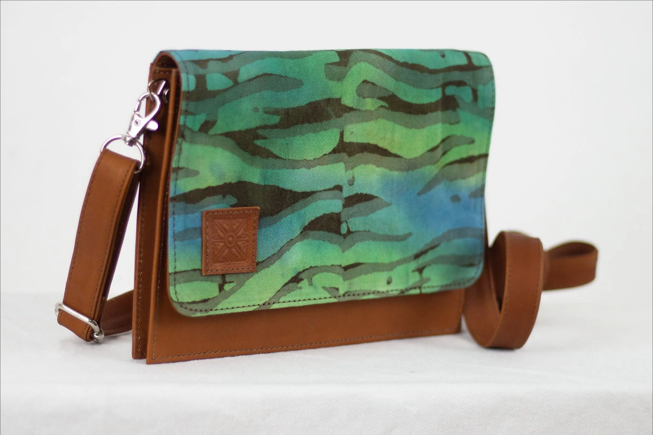 Clutch Purse - Cross Body - Boo Verdi Blue